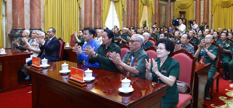 Các đại biểu dự buổi gặp mặt. Ảnh: VPCTN