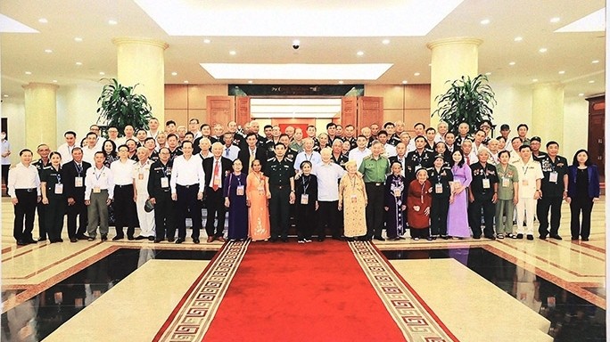 Triển lãm ảnh “Hà Nội - Tiếp nối truyền thống Uống nước nhớ nguồn”