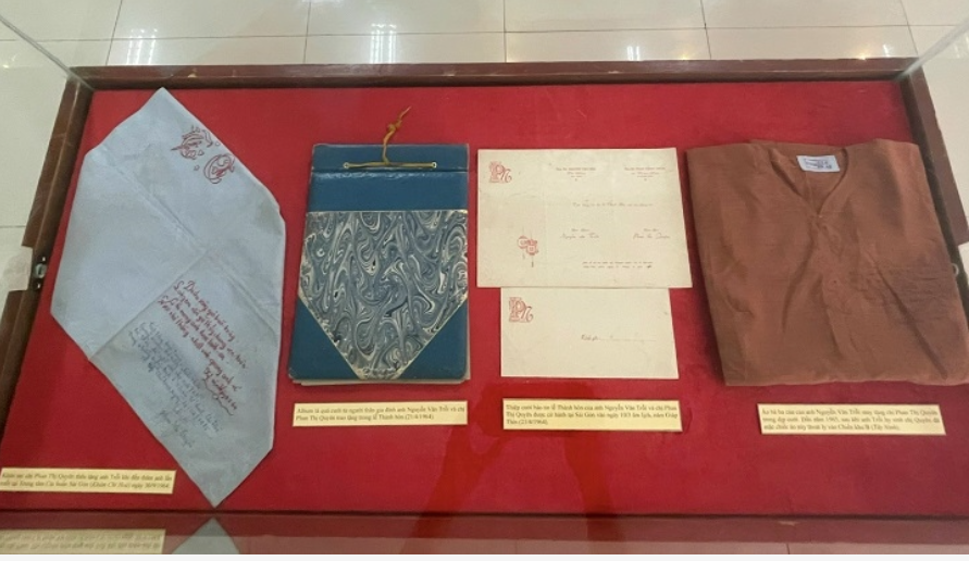 Triển lãm ảnh “Hà Nội - Tiếp nối truyền thống Uống nước nhớ nguồn” Triển lãm ảnh “Hà Nội - Tiếp nối truyền thống Uống nước nhớ nguồn”