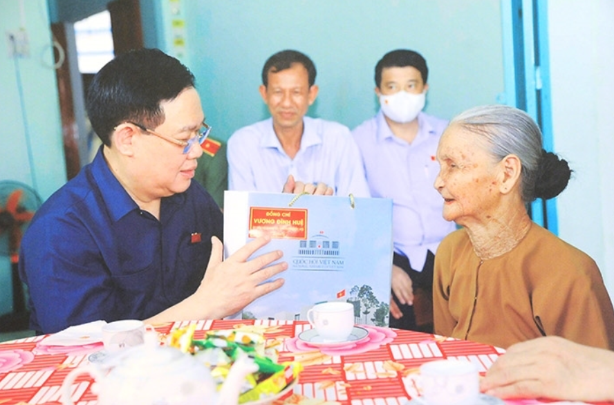 Triển lãm ảnh “Hà Nội - Tiếp nối truyền thống Uống nước nhớ nguồn” Triển lãm ảnh “Hà Nội - Tiếp nối truyền thống Uống nước nhớ nguồn”