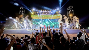 Tối 30/7, dàn diễn viên tên tuổi của Nhà hát Tuổi trẻ hội tụ tại Sun Fest Sầm Sơn