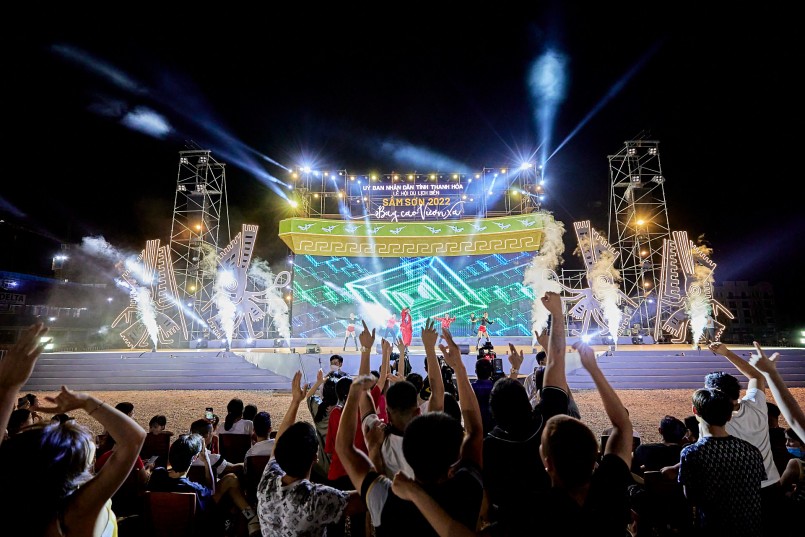 Khán giả thư giãn trong không gian âm nhạc nghệ thuật của mỗi đêm diễn Sun Fest Sầm Sơn