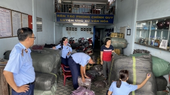 An Giang: Tạm giữ lượng lớn quần áo nữ nhập lậu, giá trị trên 1,49 tỷ đồng