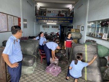 An Giang: Tạm giữ lượng lớn quần áo nữ nhập lậu, giá trị trên 1,49 tỷ đồng