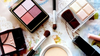 Giá mỹ phẩm trang điểm mắt Canmake