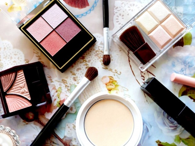 Giá mỹ phẩm trang điểm mắt Canmake