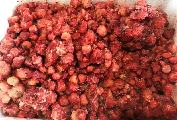 Dâu tây đông lạnh không rõ nguồn gốc, xuất xứ