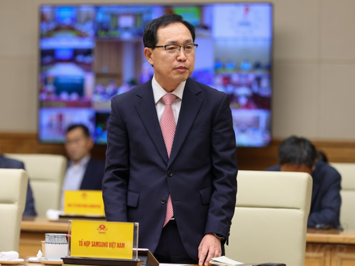 Đại diện Tổ hợp Samsung Việt Nam phát biểu tại cuộc đối thoại - Ảnh: VGP/Nhật Bắc