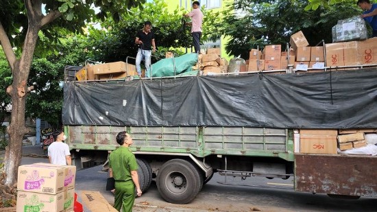 Đà Nẵng: Chặn bắt xe tải chở số lượng lớn sản phẩm làm đẹp nhập lậu