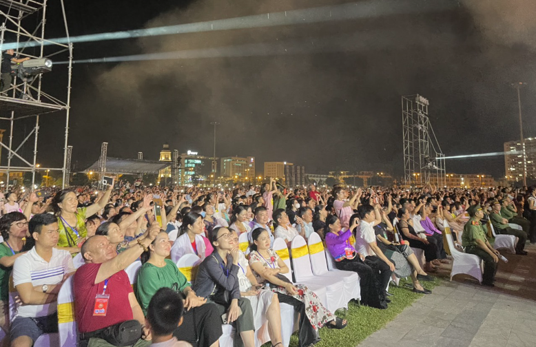 Khai mạc “Thanh âm xứ Mường và Lễ hội Carnaval Hòa Bình 2022”