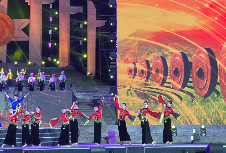 Khai mạc “Thanh âm xứ Mường và Lễ hội Carnaval Hòa Bình 2022”