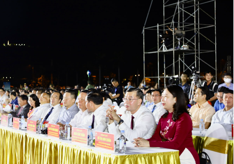 Khai mạc “Thanh âm xứ Mường và Lễ hội Carnaval Hòa Bình 2022”