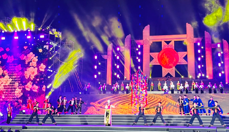 Khai mạc “Thanh âm xứ Mường và Lễ hội Carnaval Hòa Bình 2022”