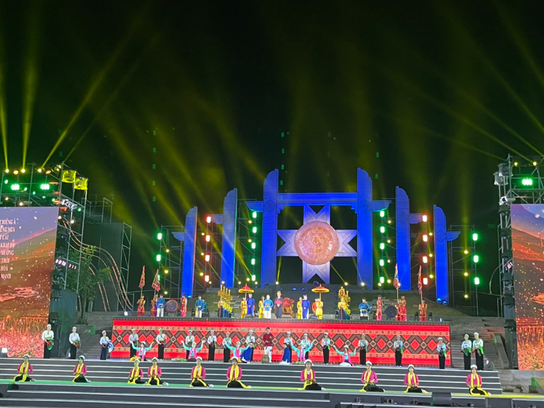 Khai mạc “Thanh âm xứ Mường và Lễ hội Carnaval Hòa Bình 2022”