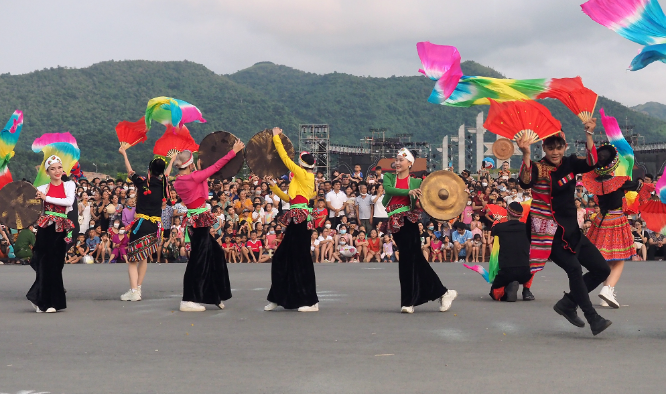 Khai mạc “Thanh âm xứ Mường và Lễ hội Carnaval Hòa Bình 2022”