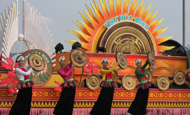 Khai mạc “Thanh âm xứ Mường và Lễ hội Carnaval Hòa Bình 2022”