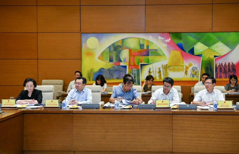 Bộ trưởng Bộ Nội vụ, Bộ Xây dựng và đại diện các cơ quan có liên quan tại cuộc làm việc