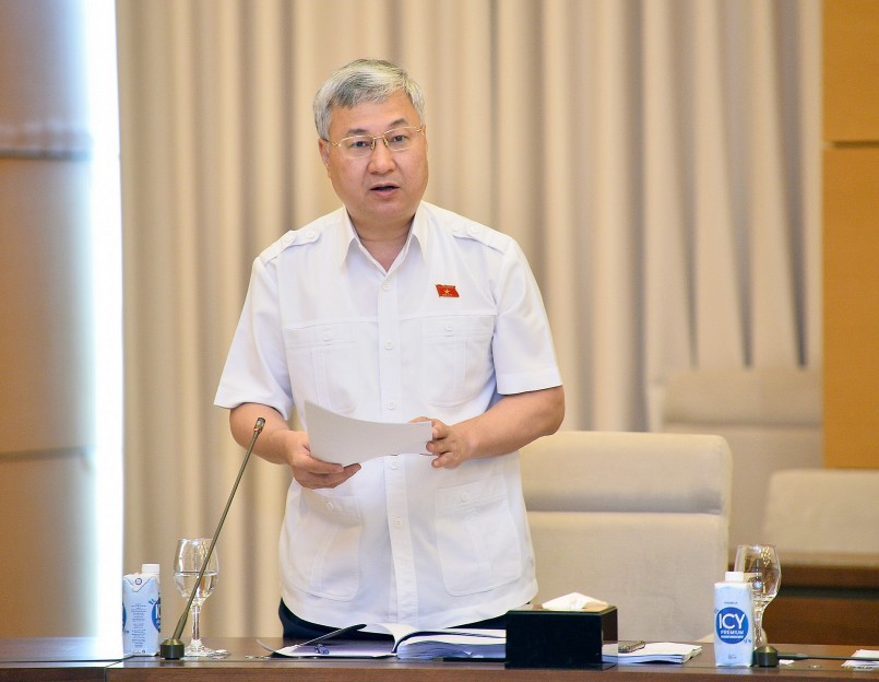 Đại biểu Trần Văn Lâm, Ủy viên Thường trực Ủy ban Tài chính, Ngân sách của Quốc hội trình bày Báo cáo kết quả làm việc bước đầu của Tổ công tác thuộc Đoàn giám sát chuyên đề của Quốc hội về “Việc thực hiện chính sách, pháp luật về thực hành tiết kiệm, chống lãng phí giai đoạn 2016-2021” tại Bộ Thông tin và Truyền thông. Đại biểu Trần Văn Lâm, Ủy viên Thường trực Ủy ban Tài chính, Ngân sách của Quốc hội trình bày Báo cáo kết quả làm việc bước đầu của Tổ công tác thuộc Đoàn giám sát chuyên đề của Quốc hội về “Việc thực hiện chính sách, pháp luật về thực hành tiết kiệm, chống lãng phí giai đoạn 2016-2021” tại Bộ Thông tin và Truyền thông.