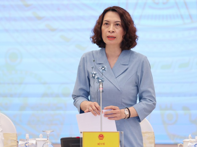 Thứ trưởng Bộ Y tế Nguyễn Thị Liên Hương trả lời các câu hỏi của báo chí tại họp báo