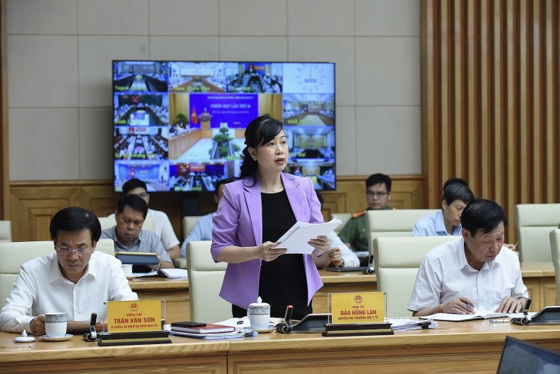 Quyền Bộ trưởng Bộ Y tế Đào Hồng Lan báo cáo tình hình tại phiên họp - Ảnh: VGP/Nhật Bắc