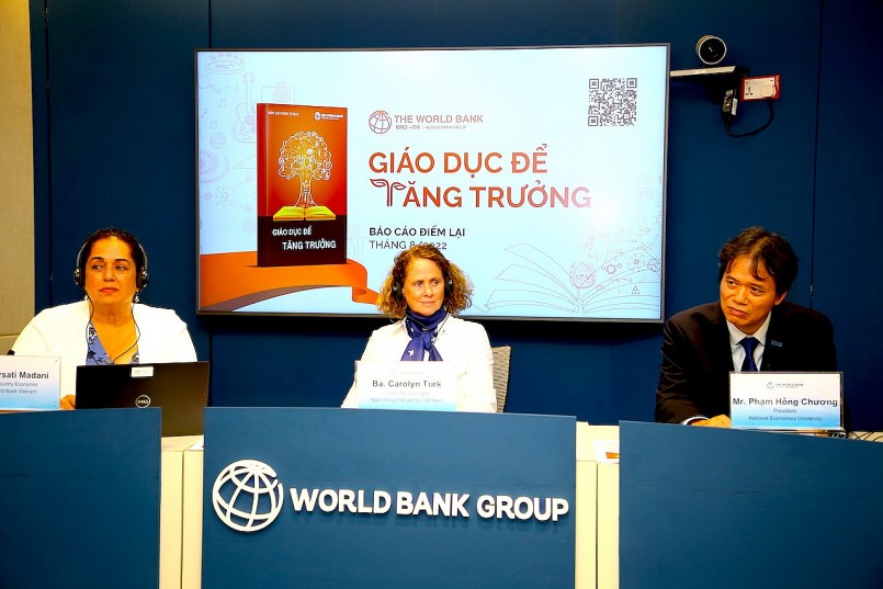 Bà Carolyn Turk, Giám đốc WB tại Việt Nam (giữa) cho rằng: Để duy trì tăng trưởng kinh tế với tốc độ mong muốn, Việt Nam cần tăng năng suất ở mức 2-3% mỗi năm - Ảnh: VGP/HT Bà Carolyn Turk, Giám đốc WB tại Việt Nam (giữa) cho rằng: Để duy trì tăng trưởng kinh tế với tốc độ mong muốn, Việt Nam cần tăng năng suất ở mức 2-3% mỗi năm - Ảnh: VGP/HT