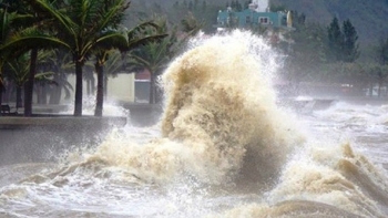 Ứng phó với áp thấp nhiệt đới có khả năng mạnh lên thành bão