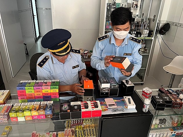 Lực lượng chức năng tạm giữ toàn bộ tang vật để xử lý theo quy định. (Ảnh: QLTT)