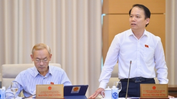 Cần sớm giải quyết vấn đề thu nhập cho cán bộ, nhân viên y tế