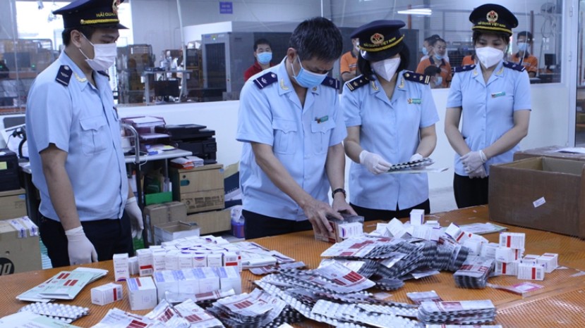 Đánh trúng, đánh đúng đối tượng, chủ mưu cầm đầu buôn lậu, gian lận thương mại