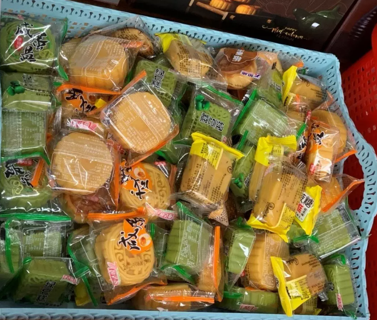 Người tiêu dùng cẩn trọng khi mua Bánh trung thu mini vài chục nghìn đồng/kg