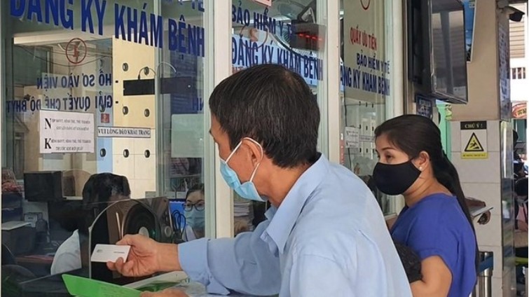 Thủ tướng yêu cầu xem xét nội dung báo chí phản ánh về bảo hiểm y tế