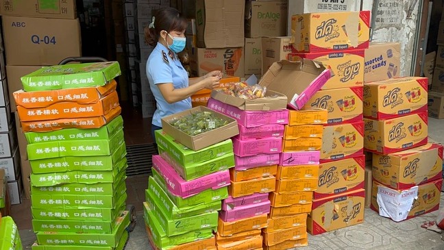 Hà Nội: Thu giữ gần 11.000 bánh Trung thu trôi nổi giá rẻ