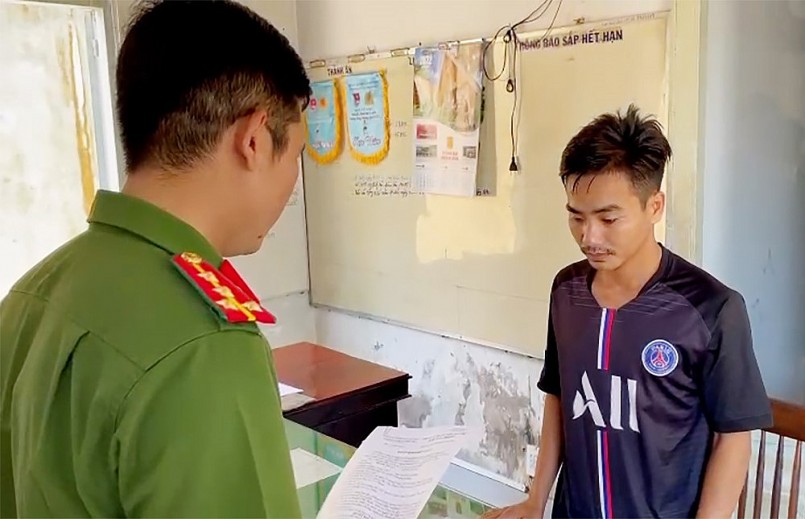 Tống đạt quyết định khởi tố vụ án, khởi tố bị can và lệnh tạm giam đối với bị can Nguyễn Văn Lý Tống đạt quyết định khởi tố vụ án, khởi tố bị can và lệnh tạm giam đối với bị can Nguyễn Văn Lý