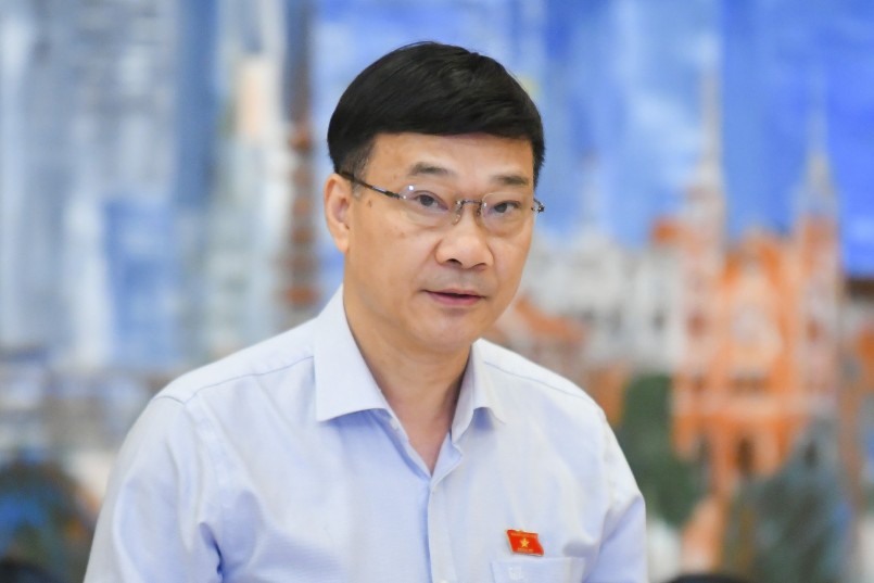 Chủ nhiệm Ủy ban Kinh tế Vũ Hồng Thanh báo cáo tại phiên họp