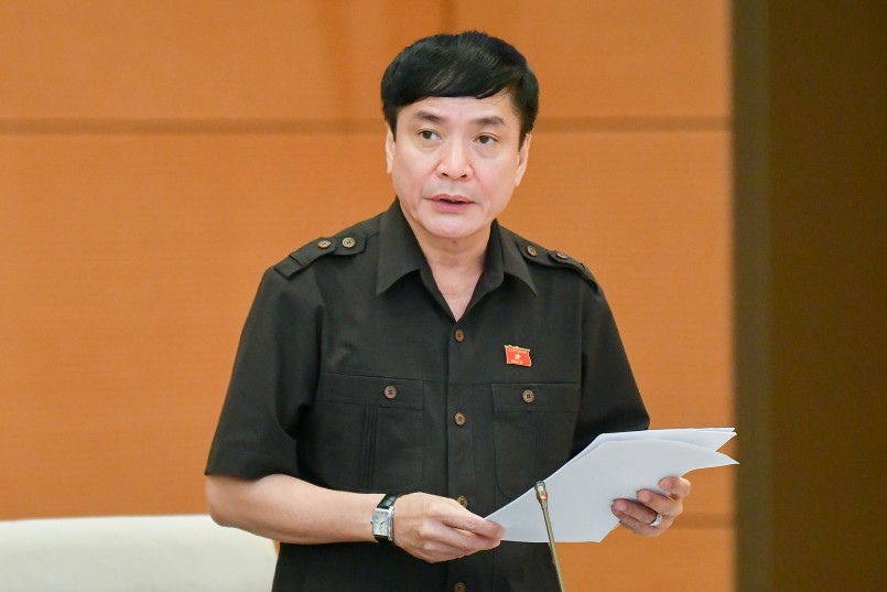 Tổng Thư ký Quốc hội, Chủ nhiệm Văn phòng Quốc hội Bùi Văn Cường – Trưởng ban soạn thảo dự thảo Nghị quyết sửa đổi, bổ sung một số điều của Nội quy kỳ họp Quốc hội trình bày Tờ trình