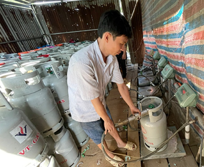 Đối tượng Nguyễn Hữu Nhì thực hiện việc san chiết gas tại cơ sở do Nguyễn Quang Cường làm chủ.