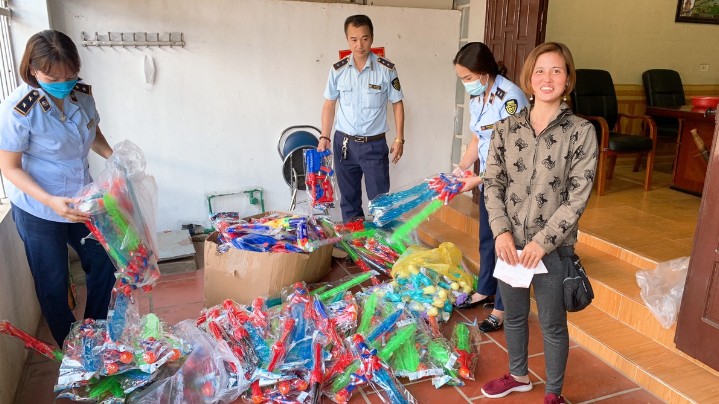 Lai Châu: Thu giữ hàng trăm sản phẩm đồ chơi trẻ em không rõ nguồn gốc xuất xứ