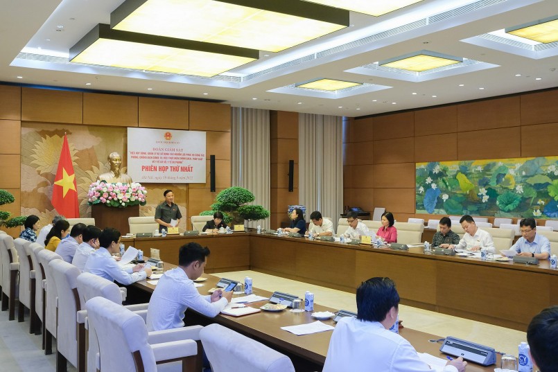 Phiên họp thứ nhất của Đoàn giám sát chuyên đề “Việc huy động, quản lý và sử dụng các nguồn lực phục vụ công tác phòng, chống dịch COVID-19; việc thực hiện chính sách, pháp luật về y tế cơ sở, y tế dự phòng”