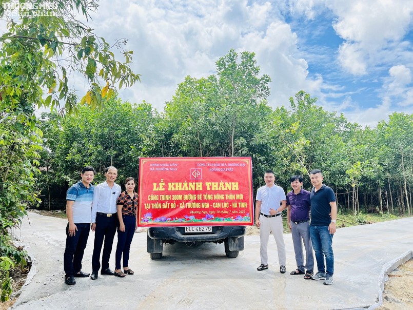 Hà Tĩnh: UBND xã Gia Hanh và Công ty CP Đầu tư và Thương mại Hoàng Gia Phát khánh thành bể bơi và ra mắt quỹ học bổng “ Hoàng Gia Phát.