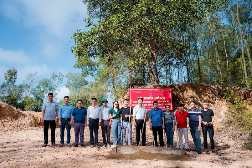 Hà Tĩnh: UBND xã Gia Hanh và Công ty CP Đầu tư và Thương mại Hoàng Gia Phát khánh thành bể bơi và ra mắt quỹ học bổng “ Hoàng Gia Phát.