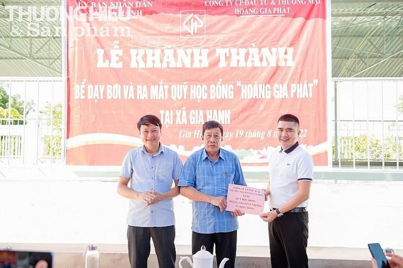 Hà Tĩnh: UBND xã Gia Hanh và Công ty CP Đầu tư và Thương mại Hoàng Gia Phát khánh thành bể bơi và ra mắt quỹ học bổng “ Hoàng Gia Phát.