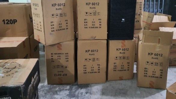 Phú Yên: Tạm giữ lượng lớn hàng hóa vận chuyển trái phép