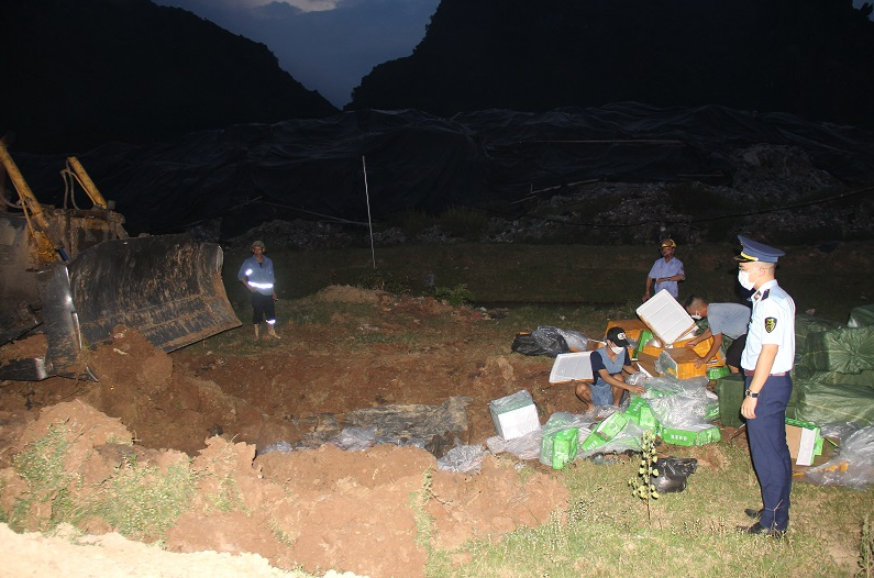 Toàn bộ số hàng không rõ nguồn gốc được tiêu hủy theo quy định. Toàn bộ số hàng không rõ nguồn gốc được tiêu hủy theo quy định.