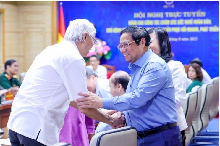 Thủ tướng với các đại biểu dự Hội nghị. Ảnh: VGP