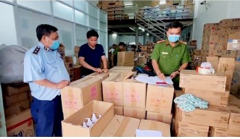 An Giang: Tạm giữ lượng lớn sữa tắm và kem đánh răng không rõ nguồn gốc xuất xứ