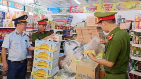 Bắc Giang: Tịch thu hàng nghìn thực phẩm không rõ nguồn gốc