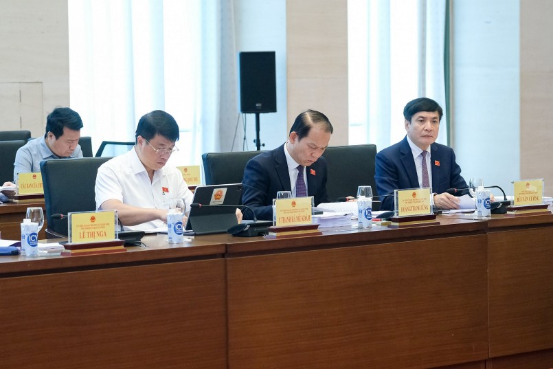 Các Ủy viên Ủy ban Thường vụ Quốc hội tại hội nghị Các Ủy viên Ủy ban Thường vụ Quốc hội tại hội nghị