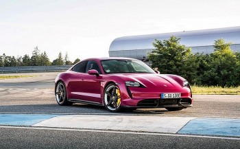 Porsche Taycan 2022 mới ra mắt trên thị trường, giá bán từ 5,7 tỷ đồng trong tháng 8