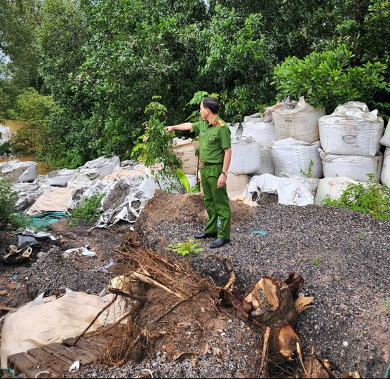 Bình Dương: Phát hiện bãi chôn lấp chất thải trái phép quy mô lớn