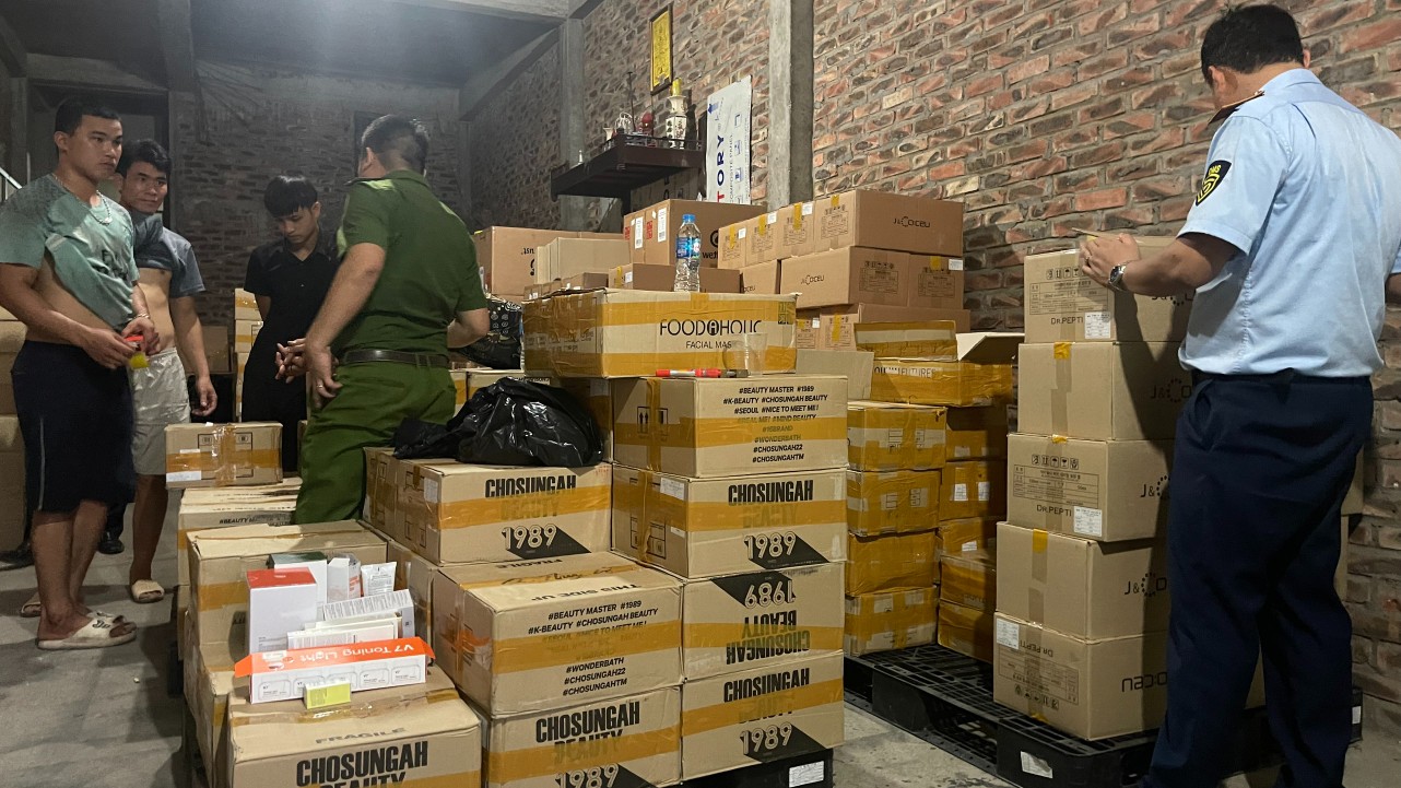 Bắc Ninh: Phát hiện hơn 40.000 sản phẩm mỹ phẩm có dấu hiệu nhập lậu